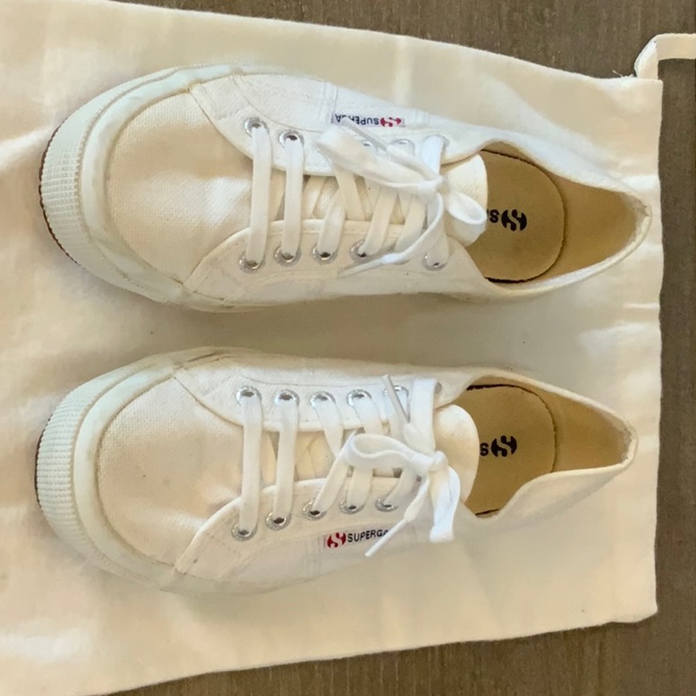 Superga Womens size 40 White Tennis Sneaker